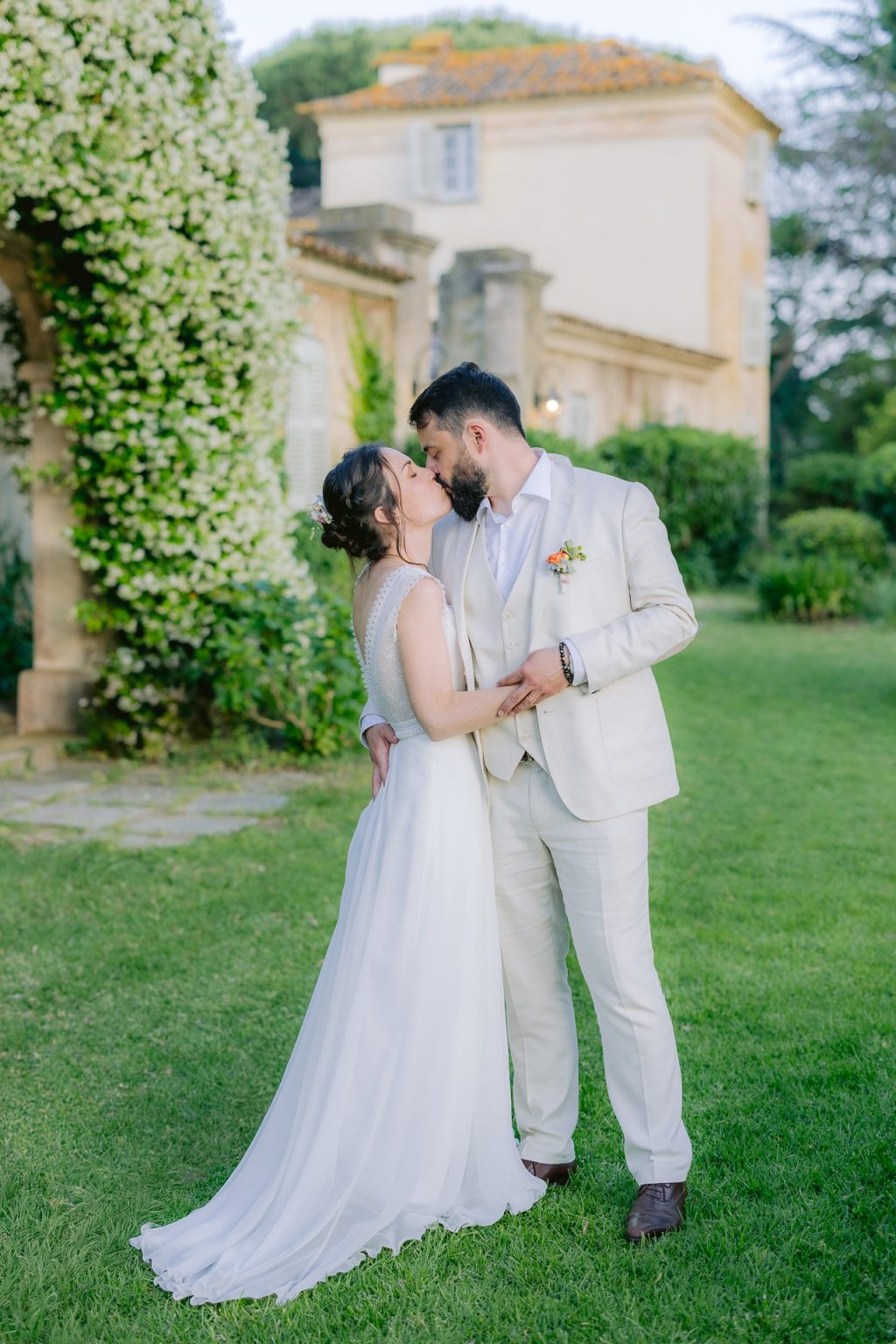 Photo de couple de mariés en Corse
